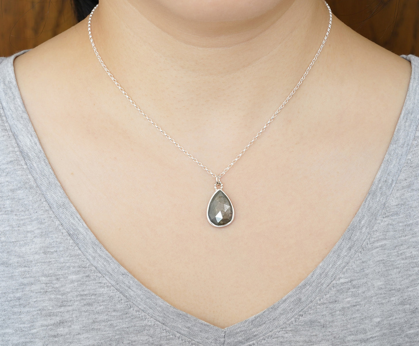 8.1ct Natural Bi Colour Sapphire Necklace in Olive and Cambridge Blue