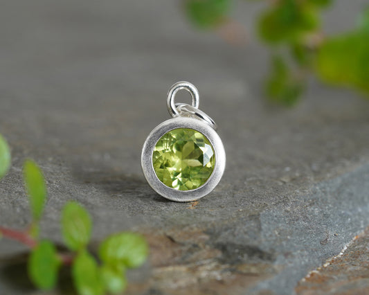 7.5mm Peridot Pendant in Sterling Silver