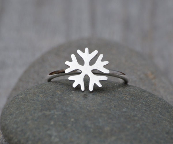 Sterling silver hot sale snowflake ring