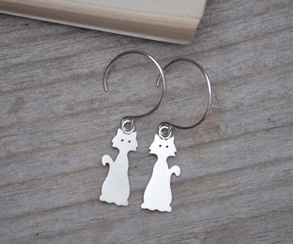 Cat Earrings in Sterling Silver, Kitten Dangle Earrings, Silver Cat Earrings