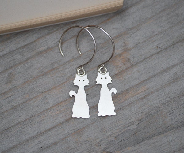 Cat Earrings in Sterling Silver, Kitten Dangle Earrings, Silver Cat Earrings