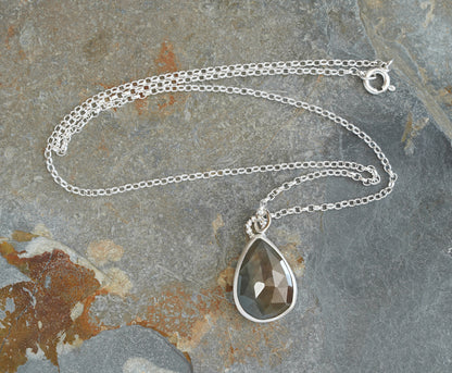 8.1ct Natural Bi Colour Sapphire Necklace in Olive and Cambridge Blue