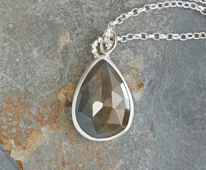 8.1ct Natural Bi Colour Sapphire Necklace in Olive and Cambridge Blue