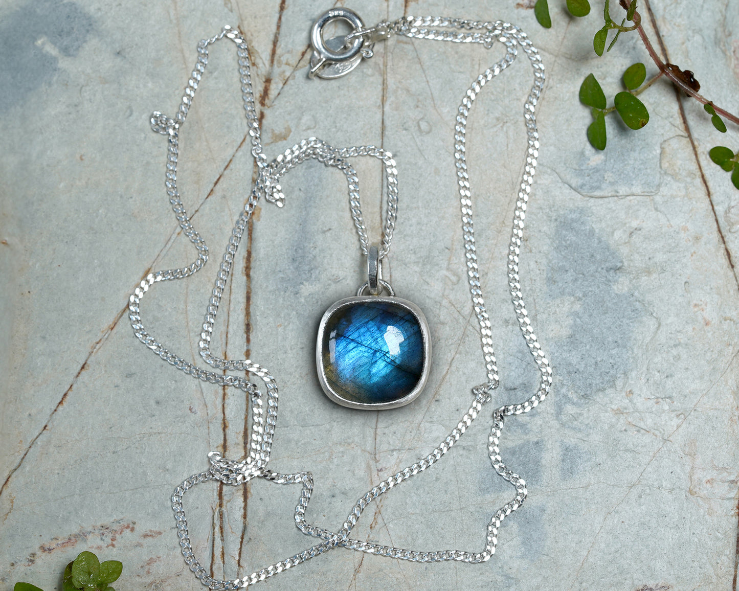 1.2ct Labradorite Necklace in Sterling Silver