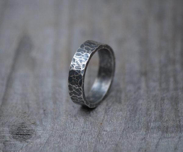 Hammered Effect Wedding Band in Black Silver, Personalized Wedding Band, 5.5mm Rustic Wedding Ring