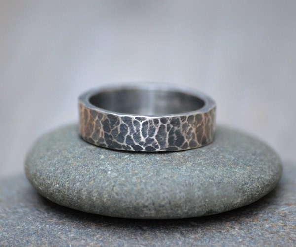 Hammered Effect Wedding Band in Black Silver, Personalized Wedding Band, 5.5mm Rustic Wedding Ring